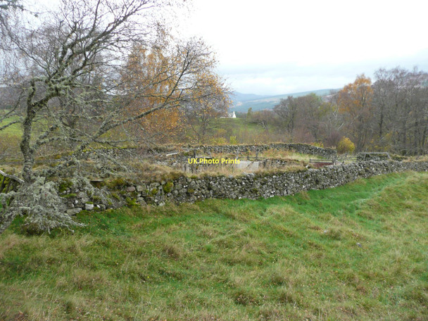 Photo 6"x4" Sheepfold beside Allt Tarruinchon Tressair c2011