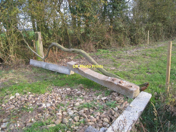 Photo 6"x4" Concrete sleepers Coates\/SK9183 c2011