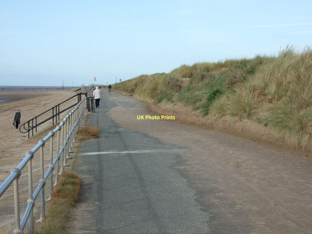 Photo 6"x4" Cycle track, Crosby Promenade Crosby\/SJ3198 c2011