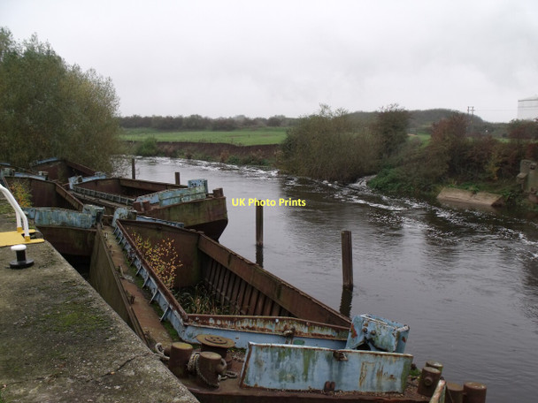 Photo 6"x4" Old barges, Nether lock, Newark Newark-on-Trent c2011
