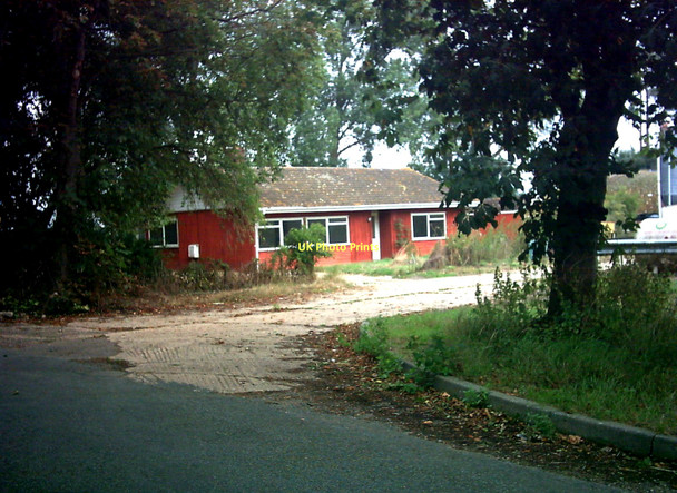 Photo 6"x4" Cedar Bungalow at the Chicken Farm Peasenhall c0
