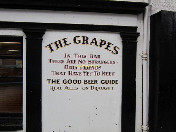 Photo 6"x4" The Grapes Stranraer c2011