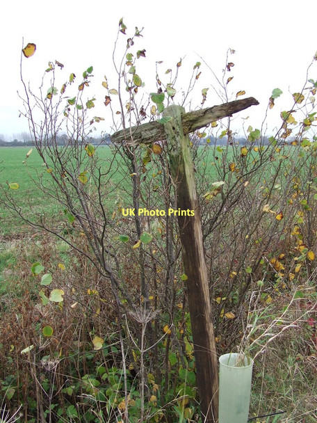 Photo 6"x4" Rotten Footpath Sign Mickfield c2011