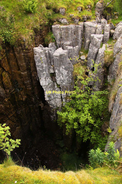 Photo 6"x4" One of the Buttertubs potholes Thwaite\/SD8998 c2011