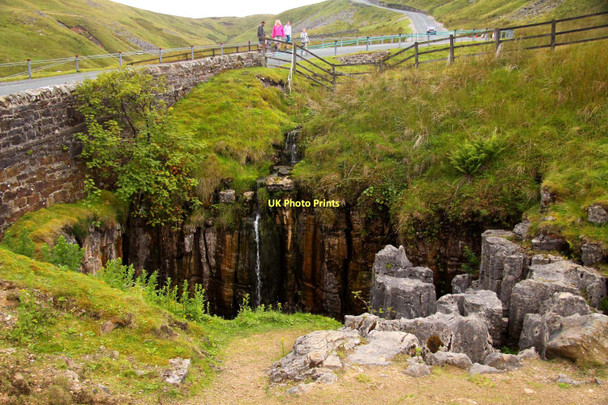 Photo 6"x4" Looking over a Buttertub pothole Thwaite\/SD8998 c2011