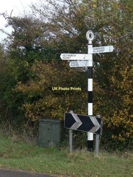 Photo 6"x4" Fingerpost at the end of Selby Lane Keyworth c2011
