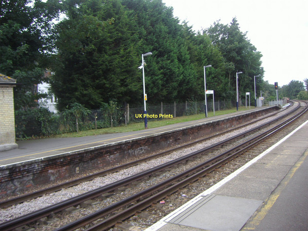 Photo 6"x4" Norbiton station platform Kingston Upon Thames c2008