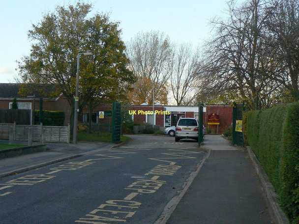 Photo 6"x4" Crossdale Primary School Plumtree Park c2011