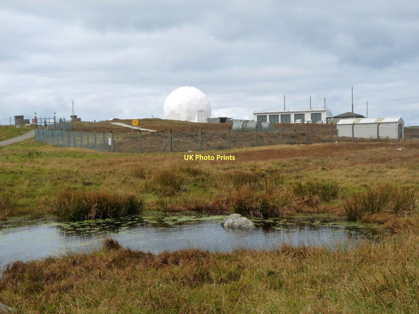 Photo 6"x4" Radar and other installations on Cleitreabhal a Deas Balranald c2011
