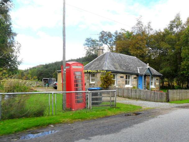 Photo 6"x4" One storey house and telephone kiosk, Drumglas Dunalastair c2011