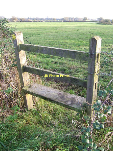 Photo 6"x4" Footpath stile Thornbury\/ST6490 c2011