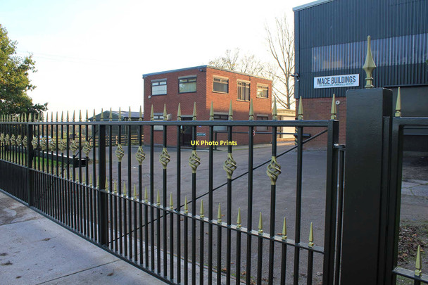 Photo 6"x4" Entrance to Mace Buildings Hunningham Hill c2011
