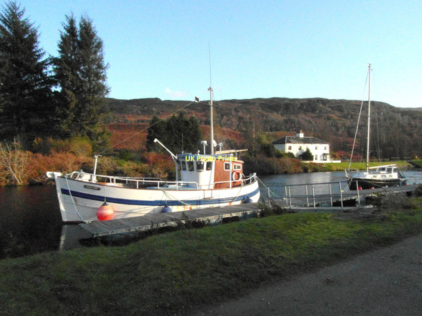 Photo 6"x4" Caledonian Canal at Cullochy Lock Aberchalder c2011
