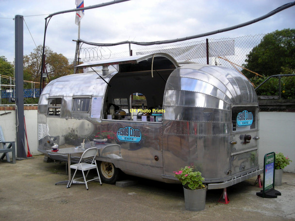 Photo 6"x4" Flying Cloud Cafe Teddington\/TQ1670 c2011