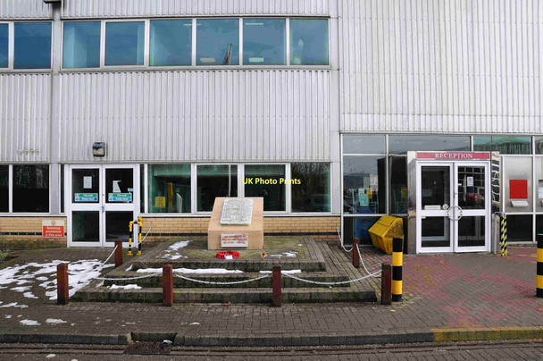 Photo 6"x4" Memorial to Peterborough and District Post Office Staff Werrington\/TF1603 c2009