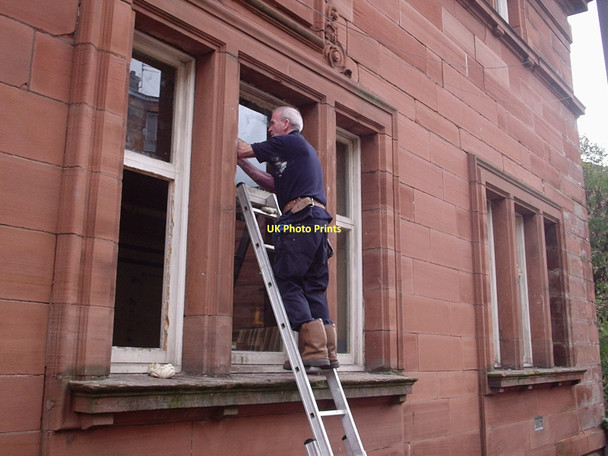 Photo 6"x4" Govanhill Baths \u00e2\u0080\u0093 Fitting Windows  (2) Rutherglen c2011