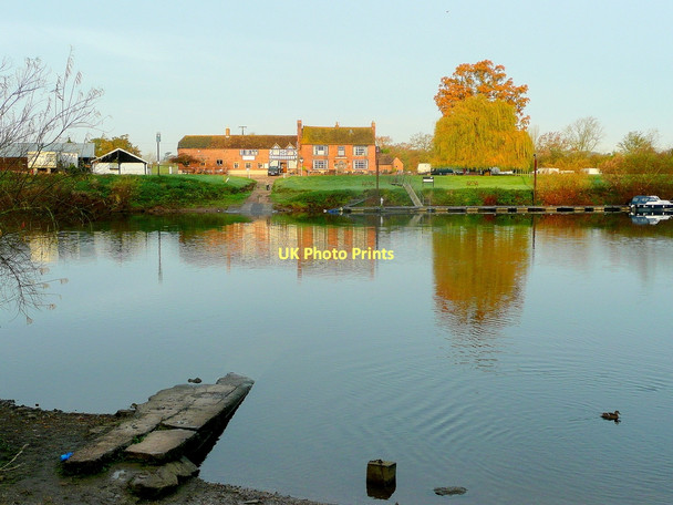 Photo 6"x4" The Lower Lode Inn 1 Tewkesbury c2011