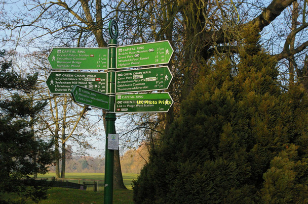 Photo 6"x4" Crystal Palace Park: footpath sign at Thicket Road entrance Penge c2011