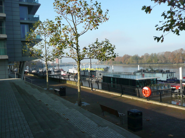 Photo 6"x4" Riverside apartments overlooking the Thames Wandsworth c2011