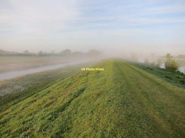 Photo 6"x4" Ouse Washes bank Mepal c2011