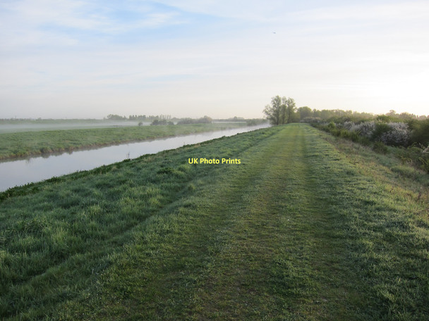 Photo 6"x4" Ouse Washes bank Mepal c2011