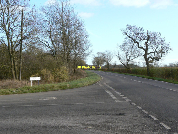 Photo 6"x4" Junction of Narrow Lane Six Hills c2011