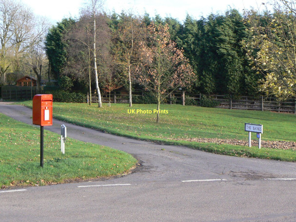 Photo 6"x4" The Banks | Seagrave postbox (ref. LE12 138) Seagrave c2011