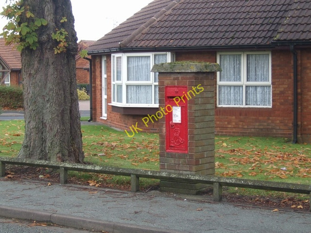 Photo 6"x4" Edward VII postbox Wednesfield c2009