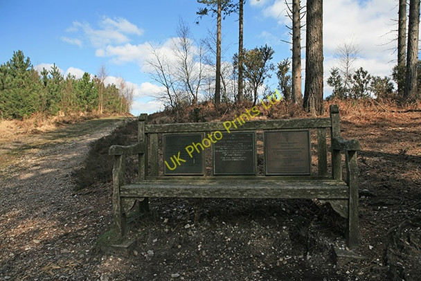 Photo 6"x4" Memorial seat near top of Hart Hill Newtown\/SU2710 c2006