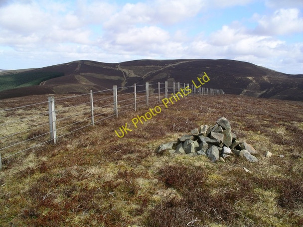 Photo 6"x4" Summit Cairn, Priesthope Hill Walkerburn c2006