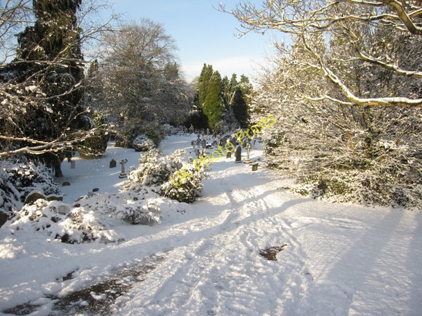 Photo 6"x4" Overleigh old cemetery in the  snow Chester c2010