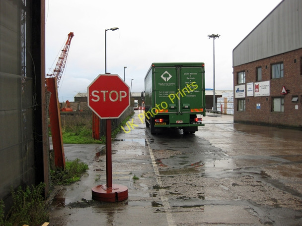 Photo 6"x4" Public Footpath, New Holland Dock New Holland\/TA0823 c2009
