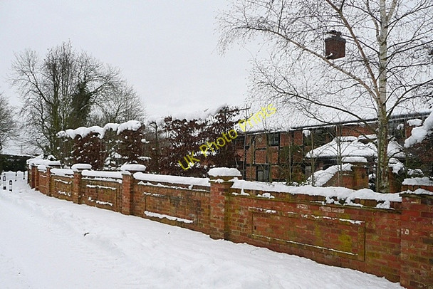 Photo 6"x4" The Well House Fair Oak Green c2010