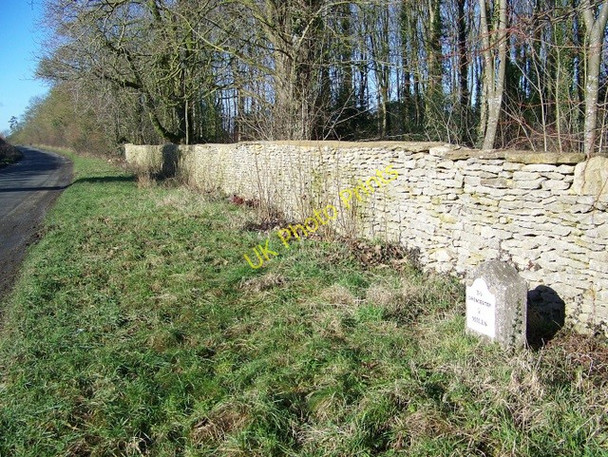 Photo 6"x4" Milestone, Akeman Street Netherton\/SP1504 c2010