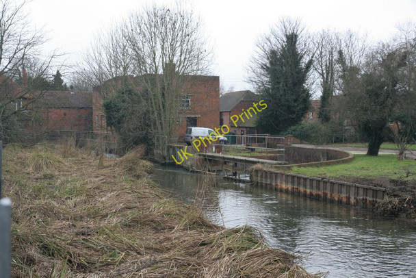Photo 6"x4" Weir on the river Pangbourne c2010