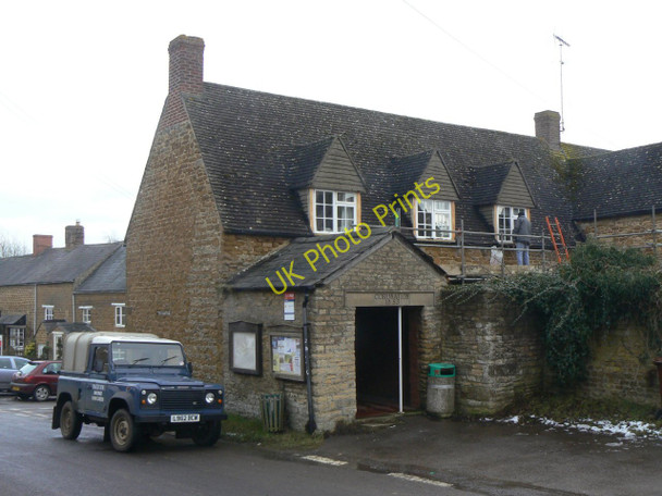 Photo 6"x4" Bus shelter, High Street East End\/SP3533 c2010