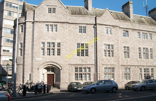 Photo 6"x4" The main entrance to Pearse Street Garda Siochana Station Dublin\/O1534 c2010