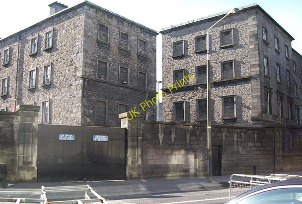 Photo 6"x4" The Pearse Street West Gate Entrance to Trinity College Dublin\/O1534 c2010