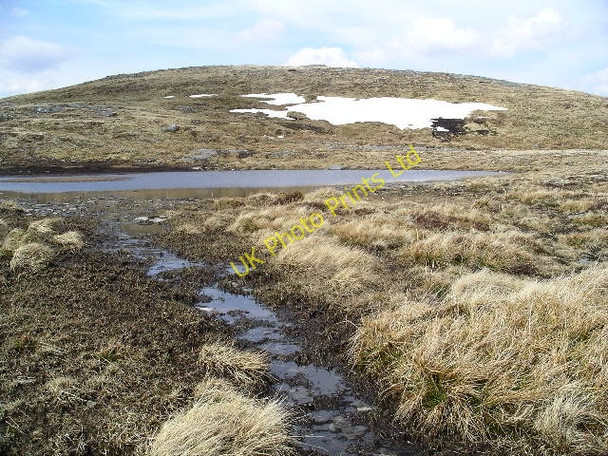 Photo 6"x4" Lochan, Meall Dubh Meall Dubh\/NH1074 c2006