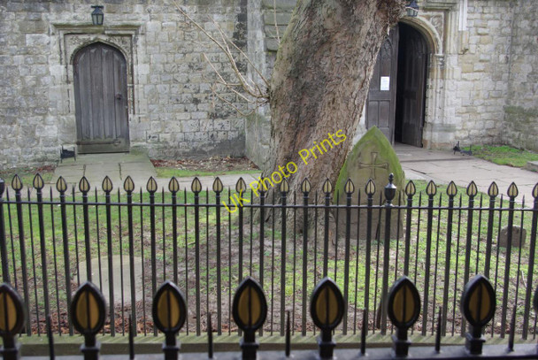 Photo 6"x4" Church Yard, Ashford Ashford\/TR0042 c2010