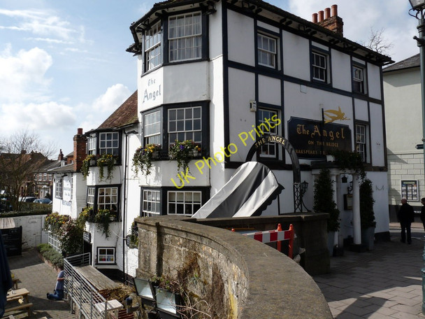 Photo 6"x4" The legendary Angel On The Bridge Henley-on-Thames c2010