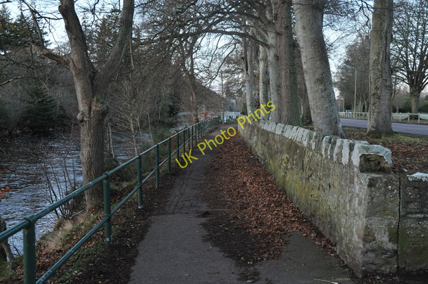 Photo 6"x4" Walk along the Ness Inverness c2010