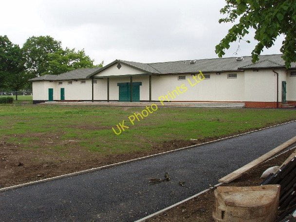 Photo 6"x4" Pavilion, North Acton Playing Fields Acton\/TQ2080 c2006