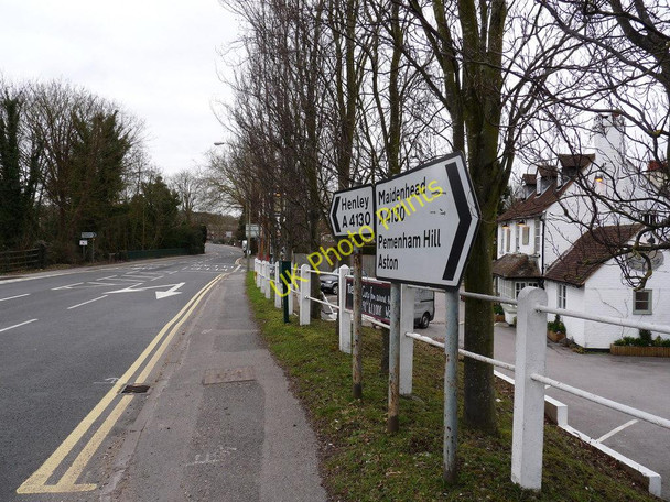 Photo 6"x4" The A4130 passing The Little Angel and approaching Henley Henley-on-Thames c2010