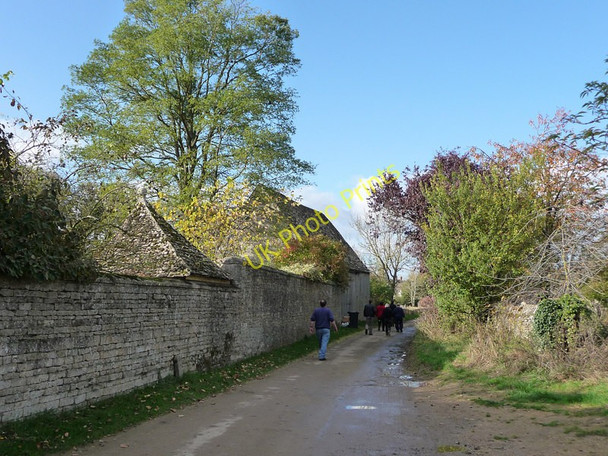 Photo 6"x4" Walking past Kelmscott Manor Eaton Hastings c2009