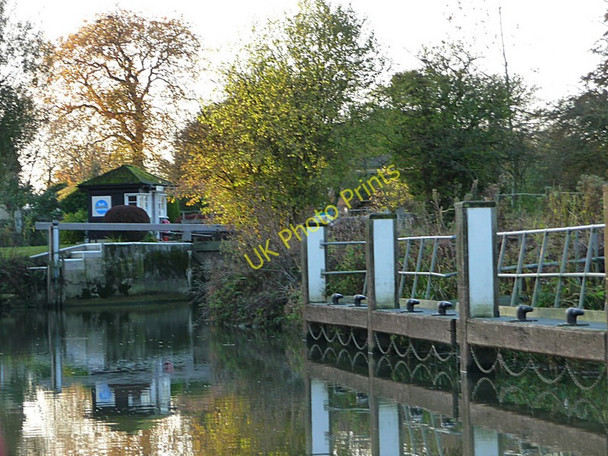 Photo 6"x4" Approaching Buscot Lock Lechlade on Thames c2009