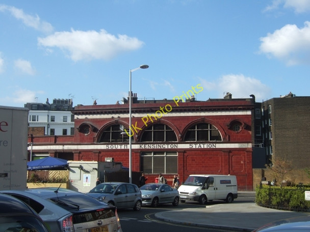 Photo 6"x4" Traffic jam outside South Kensington Station Chelsea c2010