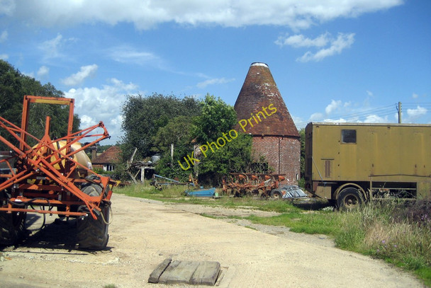 Photo 6"x4" Unconverted Oast House at Squibs Farm, Ludpit Lane, Etchingham, East Sussex  Northbridge Street c2007