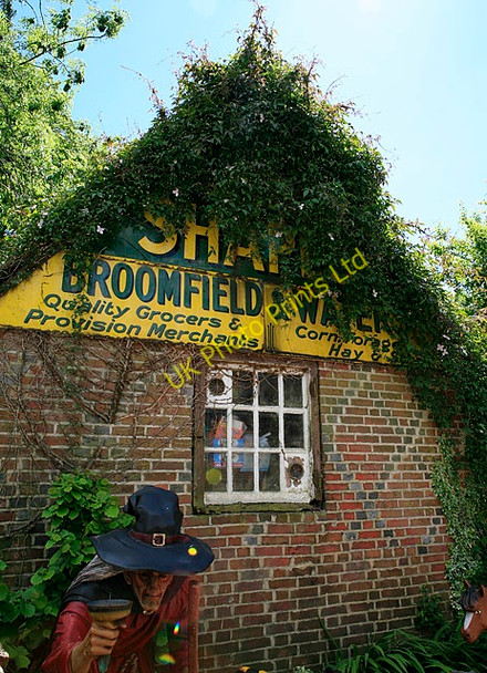 Photo 6"x4" Detail behind Shop in Burley Burley\/SU2103 c2006