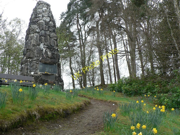 Photo 6"x4" War Memorial Dunkeld c2010